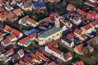 Vue aérienne de Église Saint-Martin de Kirchstr. à Lingenfeld dans le département Rhénanie-Palatinat, Allemagne