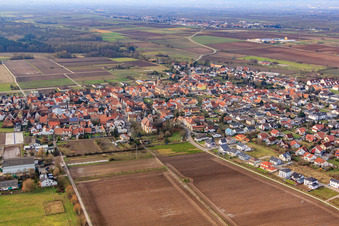 Vue d'oiseau de Badstubgasse à Zeiskam dans le département Rhénanie-Palatinat, Allemagne