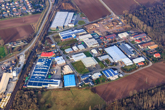 Vue aérienne de Zone industrielle de Große Ahlmühle en hiver à Rohrbach dans le département Rhénanie-Palatinat, Allemagne