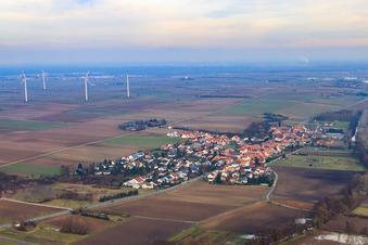 Vue aérienne de Vue du village en hiver depuis l'ouest à Herxheimweyher dans le département Rhénanie-Palatinat, Allemagne