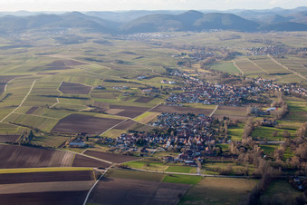 Quartier Heuchelheim in Heuchelheim-Klingen dans le département Rhénanie-Palatinat, Allemagne vu d'un drone