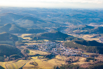 Vue aérienne de De l'est à Busenberg dans le département Rhénanie-Palatinat, Allemagne