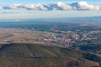 Vue aérienne de De l'ouest à Wissembourg dans le département Bas Rhin, France
