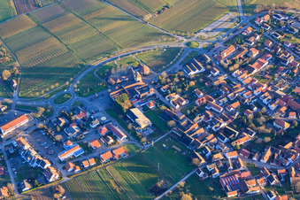 Photographie aérienne de Porte allemande du vin du Palatinat à le quartier Schweigen in Schweigen-Rechtenbach dans le département Rhénanie-Palatinat, Allemagne
