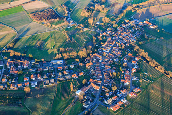 Vue aérienne de Vue du village depuis le sud-ouest en hiver à Oberhausen dans le département Rhénanie-Palatinat, Allemagne
