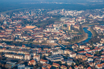 Vue aérienne de Pont de la B36 sur la Murg Ost à Rastatt dans le département Bade-Wurtemberg, Allemagne