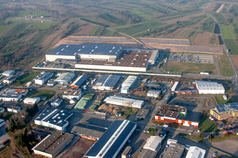 Vue aérienne de Site de l'usine Mercedes Benz Kuppenheim à Kuppenheim dans le département Bade-Wurtemberg, Allemagne