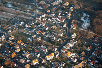Vue aérienne de En hiver quand il y a de la neige à le quartier Freiolsheim in Gaggenau dans le département Bade-Wurtemberg, Allemagne