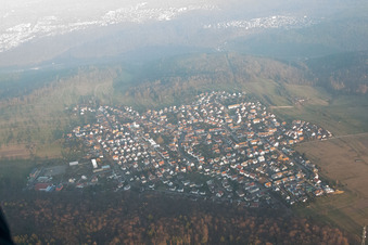 Quartier Spessart in Ettlingen dans le département Bade-Wurtemberg, Allemagne du point de vue du drone