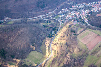 Annweiler am Trifels dans le département Rhénanie-Palatinat, Allemagne d'un drone