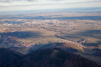 Vue aérienne de Landau vu de l'ouest à Landau in der Pfalz dans le département Rhénanie-Palatinat, Allemagne