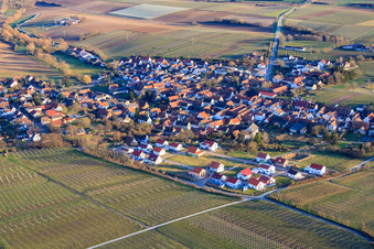 Vue aérienne de Vue du village en hiver depuis le nord-ouest à Impflingen dans le département Rhénanie-Palatinat, Allemagne