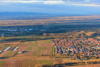 Photographie aérienne de Vue de la ville depuis le sud en hiver à Offenbach an der Queich dans le département Rhénanie-Palatinat, Allemagne