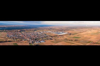 Vue aérienne de Panorama de la ville depuis le sud-ouest en hiver à Offenbach an der Queich dans le département Rhénanie-Palatinat, Allemagne