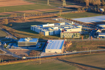 Photographie aérienne de ITK Engineering GmbH dans le parc industriel Im Speyerer Tal à Rülzheim dans le département Rhénanie-Palatinat, Allemagne