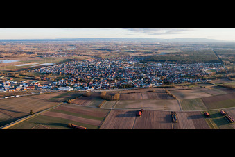 Vue aérienne de Panorama de la ville et des environs à Rülzheim dans le département Rhénanie-Palatinat, Allemagne