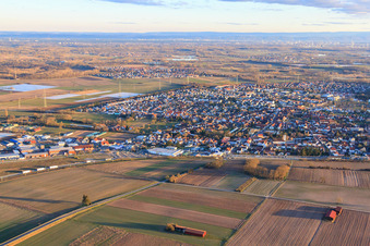 Vue aérienne de Vue de la ville depuis le nord à Rülzheim dans le département Rhénanie-Palatinat, Allemagne