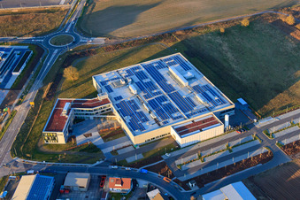 DBK EMS GmbH & Co. KG dans le parc industriel de Nordring à Rülzheim dans le département Rhénanie-Palatinat, Allemagne vue d'en haut