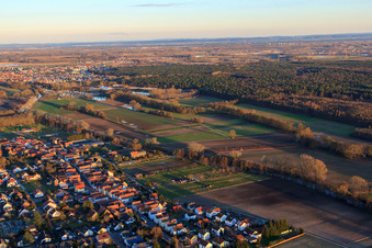 Vue aérienne de Terrain de sport modèle à Rülzheim dans le département Rhénanie-Palatinat, Allemagne