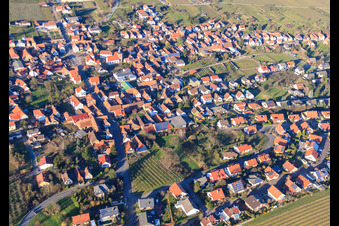 Weinstr à Oberotterbach dans le département Rhénanie-Palatinat, Allemagne hors des airs