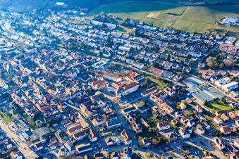 Vue aérienne de Königstraße avec le château Bad Bergzabern et le Schlosshotel Bergzaberner Hof à Bad Bergzabern dans le département Rhénanie-Palatinat, Allemagne