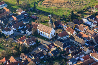 Vue aérienne de Apôtres de l'Église catholique Simon et Jude à le quartier Pleisweiler in Pleisweiler-Oberhofen dans le département Rhénanie-Palatinat, Allemagne