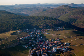 Vue aérienne de Höhenstr à le quartier Gleiszellen in Gleiszellen-Gleishorbach dans le département Rhénanie-Palatinat, Allemagne