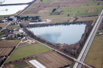 Vue aérienne de Mer du Jourdain vue du sud-est à le quartier Neumalsch in Malsch dans le département Bade-Wurtemberg, Allemagne