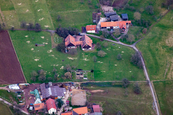 Vue aérienne de Rimmelsbacher Hof à le quartier Völkersbach in Malsch dans le département Bade-Wurtemberg, Allemagne