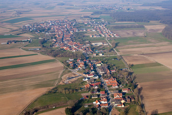 Scheibenhard dans le département Bas Rhin, France vu d'un drone