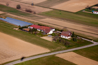 Seebach dans le département Bas Rhin, France du point de vue du drone