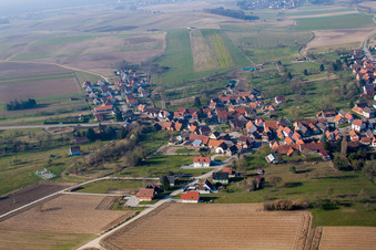Vue aérienne de Hohwiller dans le département Bas Rhin, France