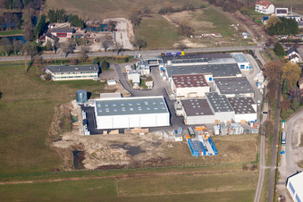 Vue aérienne de Locaux de l'usine HB Fuller Adhesives à Surbourg dans le département Bas Rhin, France