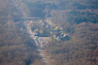 Vue aérienne de Gare ferroviaire à Surbourg dans le département Bas Rhin, France