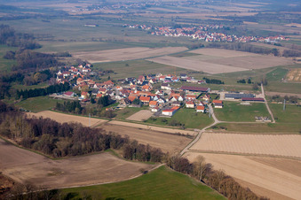 Enregistrement par drone de Walbourg dans le département Bas Rhin, France