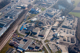 Vue d'oiseau de Schweighouse-sur-Moder dans le département Bas Rhin, France