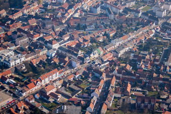 Bischwiller dans le département Bas Rhin, France vu d'un drone