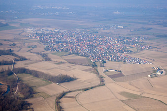 Gambsheim dans le département Bas Rhin, France vu d'un drone