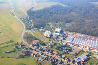 Vue oblique de WeberHaus GmbH & Co. KG et World of Living à le quartier Linx in Rheinau dans le département Bade-Wurtemberg, Allemagne