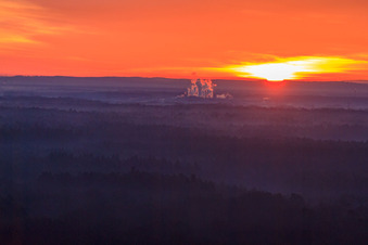 Vue aérienne de Lever de soleil sur le Bienwald à Jockgrim dans le département Rhénanie-Palatinat, Allemagne