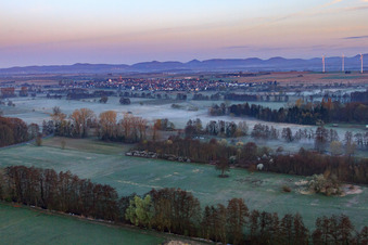 Photographie aérienne de Biotope dans la plaine d'Otterbach dans la brume matinale à Minfeld dans le département Rhénanie-Palatinat, Allemagne