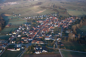 Vue d'oiseau de Quartier Klingen in Heuchelheim-Klingen dans le département Rhénanie-Palatinat, Allemagne