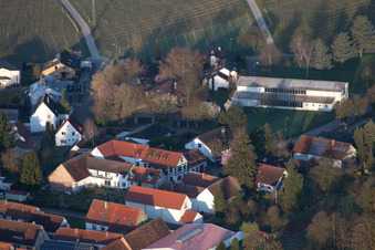 Vue aérienne de Bar à vins Vogler à le quartier Heuchelheim in Heuchelheim-Klingen dans le département Rhénanie-Palatinat, Allemagne
