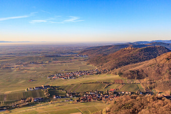 Vue aérienne de Vue le long du bord de Haardt vers le sud jusqu'à Madenburg à Leinsweiler dans le département Rhénanie-Palatinat, Allemagne