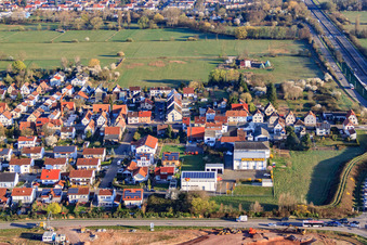 Vue aérienne de Chemin large à le quartier Queichheim in Landau in der Pfalz dans le département Rhénanie-Palatinat, Allemagne