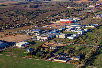 Vue aérienne de Zone commerciale Albert-Einstein-Straße à le quartier Queichheim in Landau in der Pfalz dans le département Rhénanie-Palatinat, Allemagne