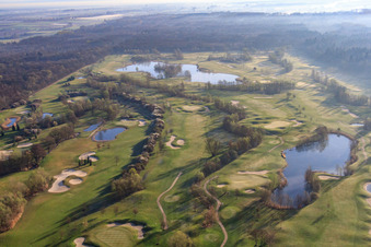 Vue aérienne de Golf Course Landgut Dreihof - GOLF absolu le matin à le quartier Dreihof in Essingen dans le département Rhénanie-Palatinat, Allemagne