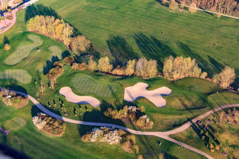Vue oblique de Golf Course Landgut Dreihof - GOLF absolu le matin à le quartier Dreihof in Essingen dans le département Rhénanie-Palatinat, Allemagne