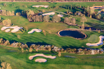 Enregistrement par drone de Golf Course Landgut Dreihof - GOLF absolu le matin à le quartier Dreihof in Essingen dans le département Rhénanie-Palatinat, Allemagne