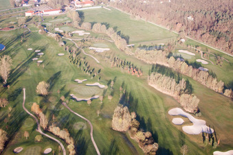Zone de terrain de golf Domaine de golf Dreihof à le quartier Dreihof in Essingen dans le département Rhénanie-Palatinat, Allemagne vue d'en haut